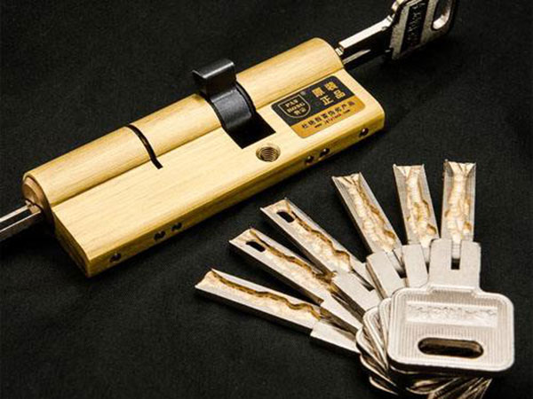 稻城24小时上门开锁公司