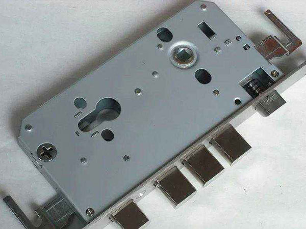 稻城24小时上门开锁公司