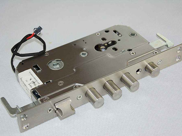 稻城24小时上门开锁公司