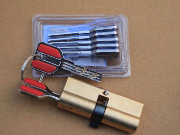 稻城24小时上门开锁公司